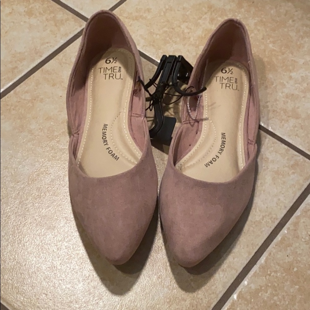 Women’s Mauve pointed toe flat SZ 6 1/2 NWT